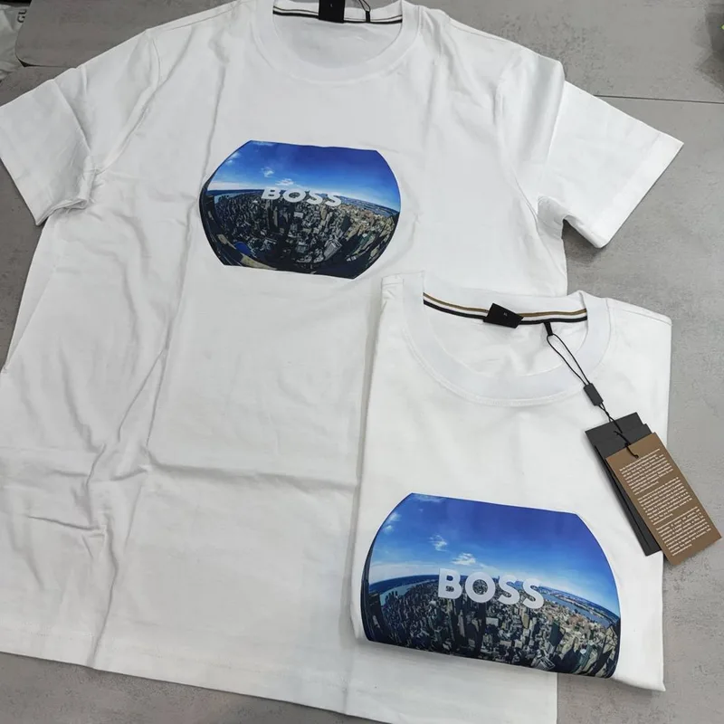 Camiseta Boss branca estampa cidade azul