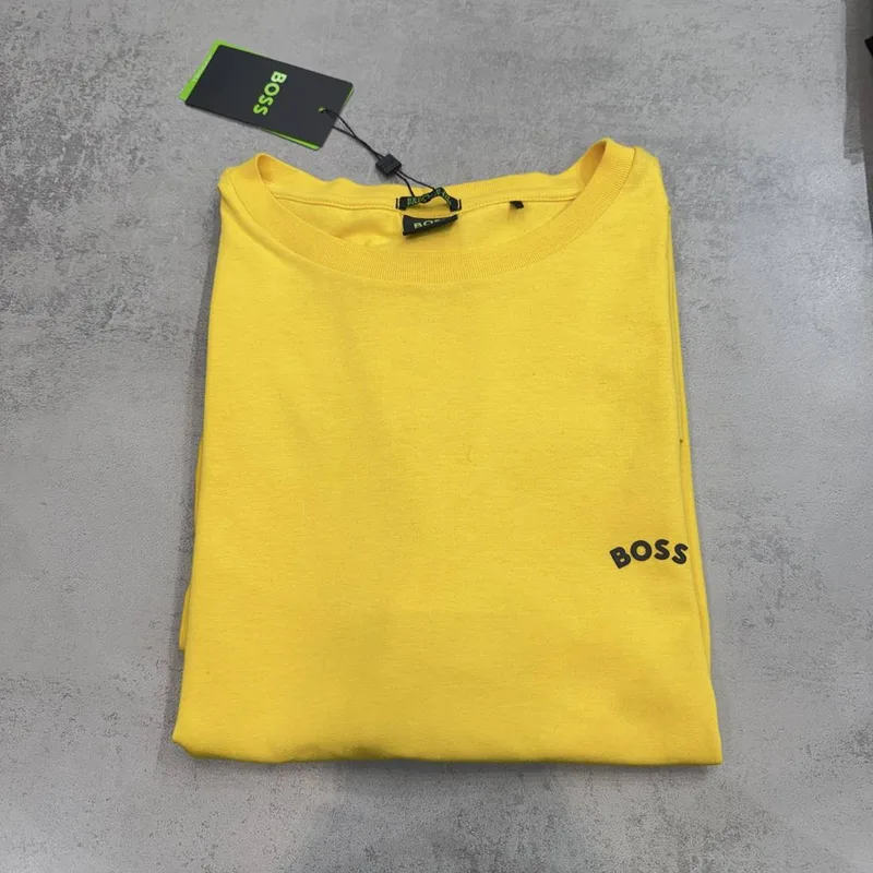Camiseta Boss amarela lisa logo BOSS preto pequeno