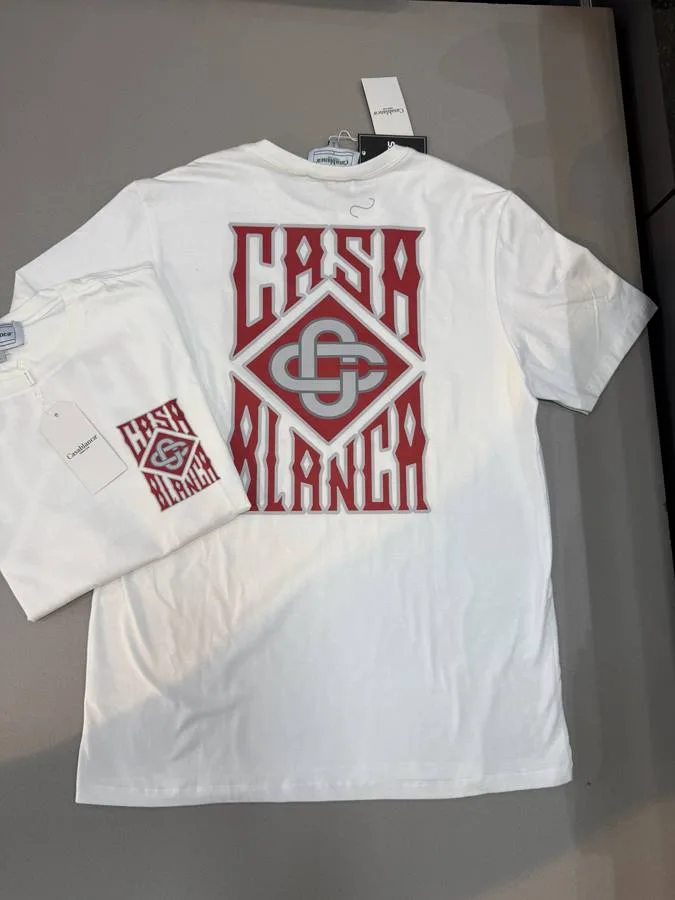 Camiseta Casablanca oversized branca estampa Casa Blanca vermelha e cinza costas miniestampa frontal
