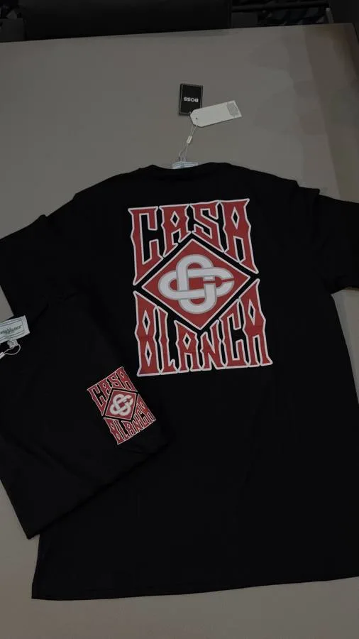 Camiseta Casablanca oversized preta estampa Casa Blanca vermelha e cinza costas miniestampa frontal