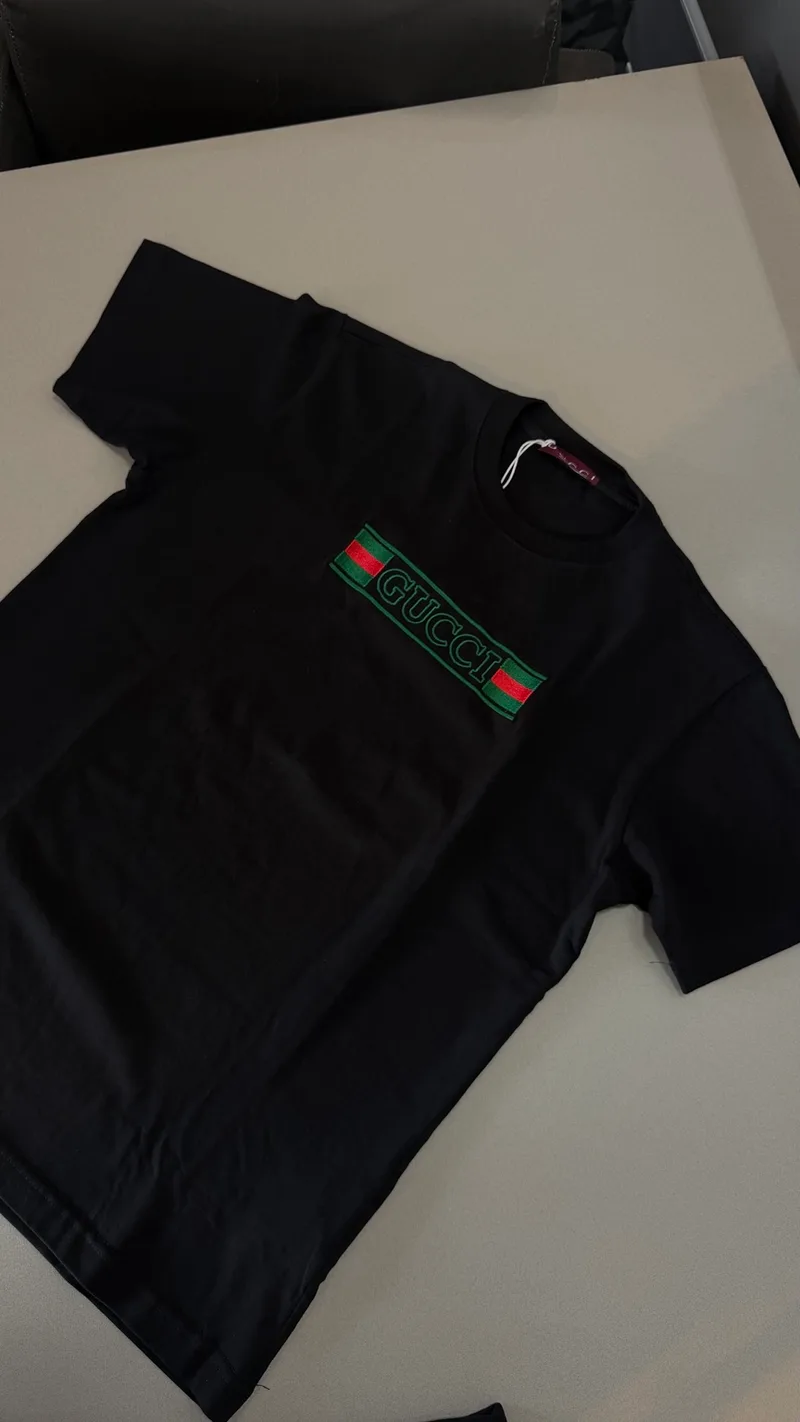Camiseta Gucci Preta Faixa Logo Verde/Vermelha