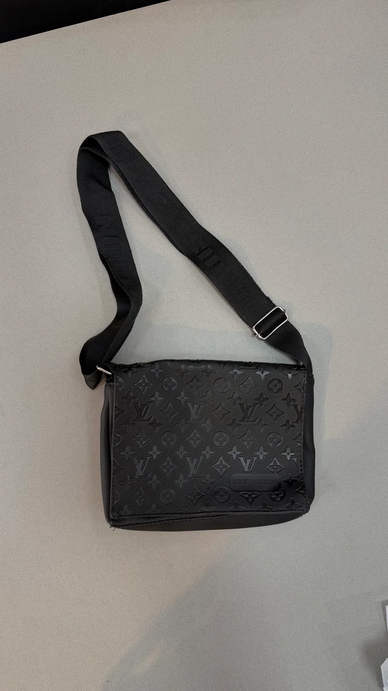 BAG Louis Vuitton Couro Preta